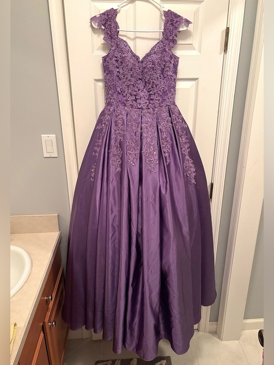 JJs House Dresses & Skirts - JJs House Lavender Lace Appliqué V-Neck Tulle Ball Gown